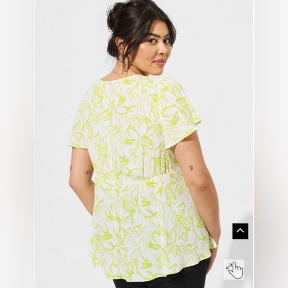 Torrid sz 4 Georgette Twist Surplice Flutter Sleeve Blouse EUC - Picture 2 of 7